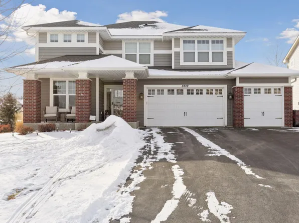 8828 Bellevue Ct, Chanhassen, MN 55317