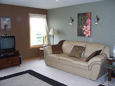 3rd image of 1012 Prairie Oak Dr