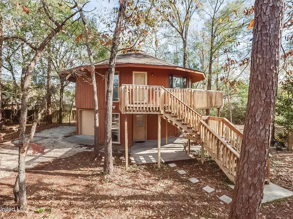 7952 Hapuna Pl, Diamondhead, MS 39525