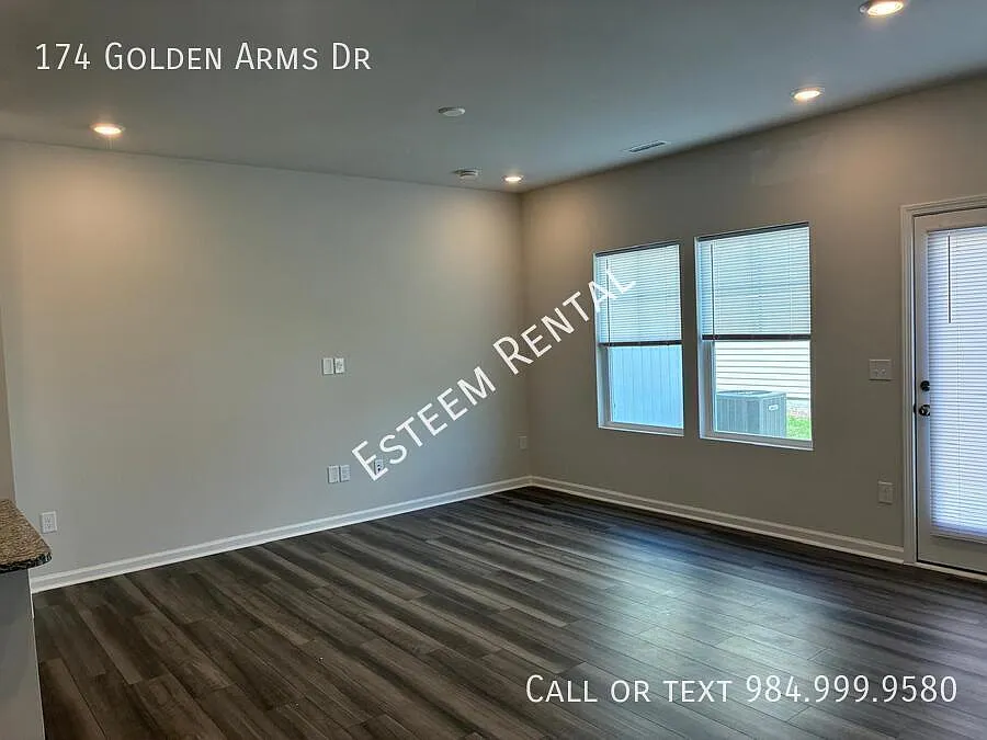 3 bed, 2.5 bath, 1600 sqft, $1,720 — Photo 4