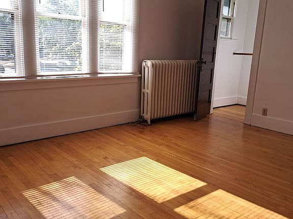 3rd image of 703 N 32nd St #3