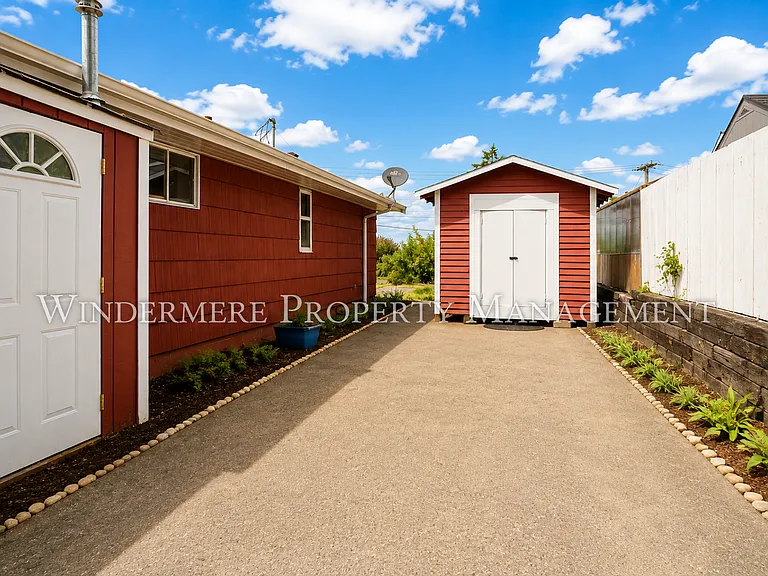601 Hull Ave — Photo 2