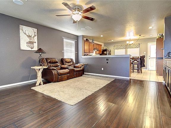 3rd image of 4033 Tiburon St