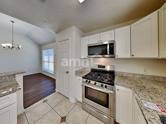 3rd image of 18618 S Wimbledon Dr