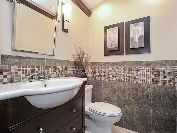 4th image of 2740 Woodbury Dr