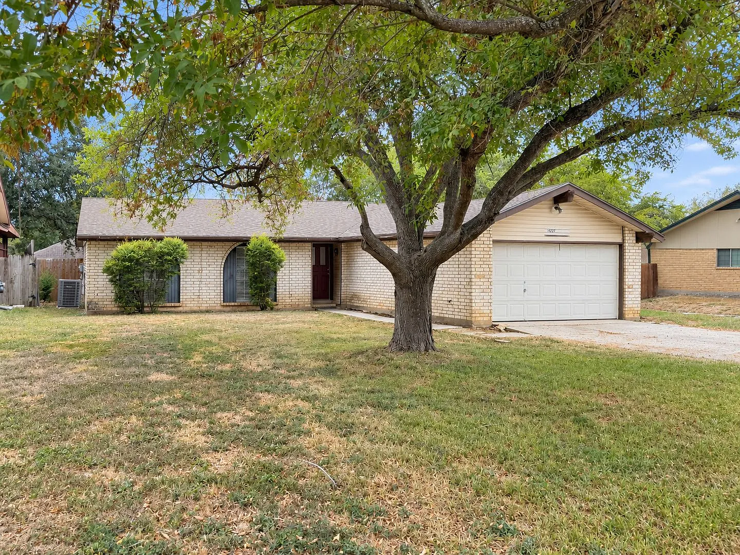 Move-in ready 3-bedroom, 2-bath home in Northeast San Antonio with easy access to Loop 1604 and I... — Photo 3