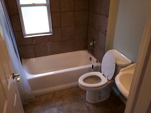 4th image of 7 Ellerman Ct