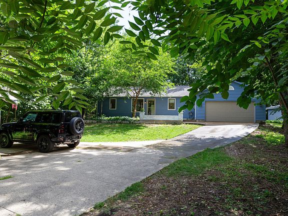 3rd image of 5834 Haughey Ave SW