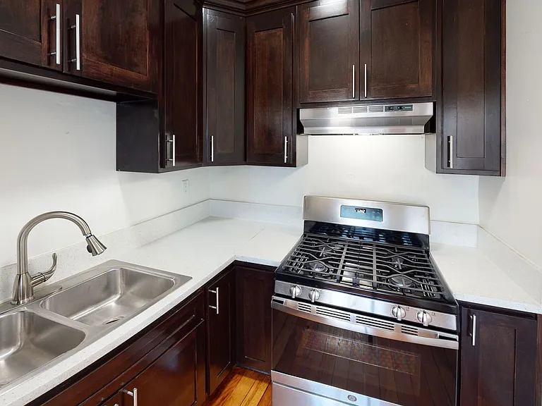 The President Apts...Completely Renovated Apartments...Pet Friendly..Great Location! CALL NOW! — Photo 11