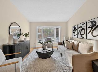 315 W Woodhaven Pl SW, Calgary, AB T2W 5P4