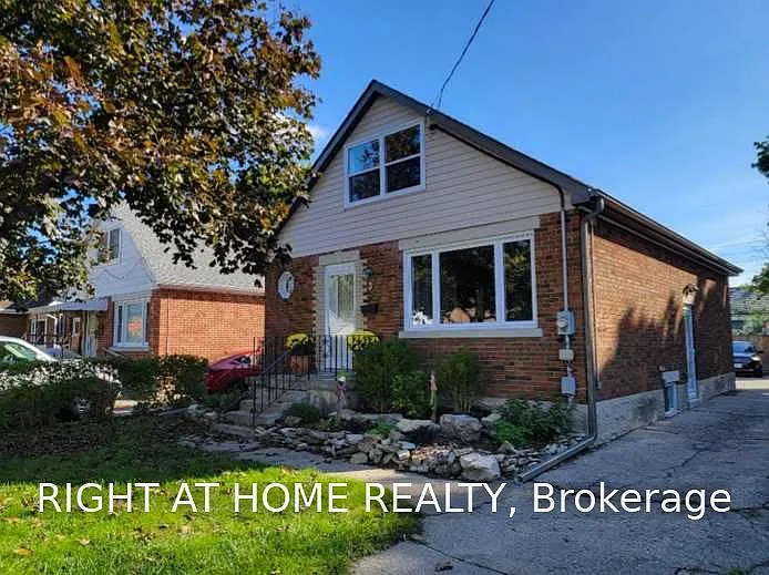 4 bed, $2,500 — Photo 1