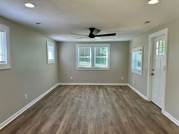 3rd image of 2304 Belle Ave NE #B