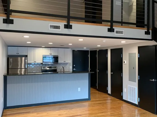 Harwood Apartments, 215 E Cherry St #211, Marion, VA 24354