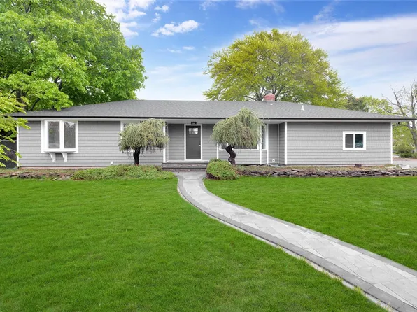 697 8th Street, Bohemia, NY 11716