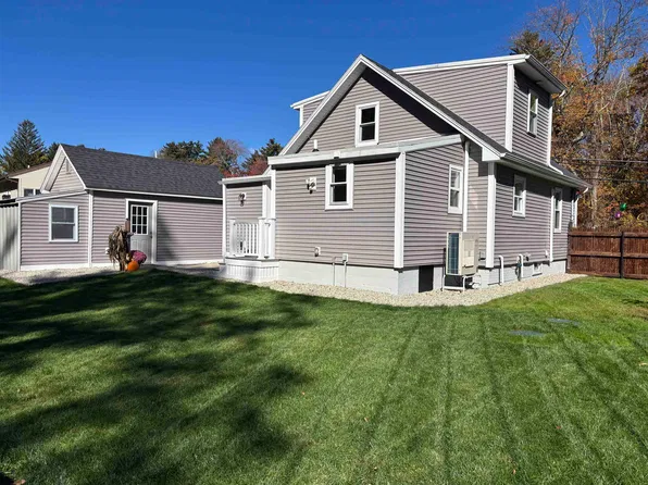 158 E Main Street, Hampstead, NH 03826-2431