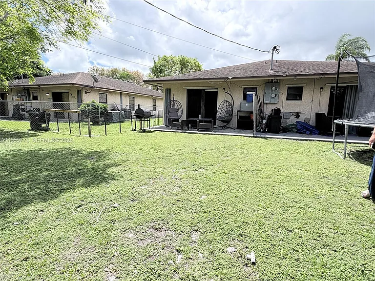 954 NW 14th St — Photo 1