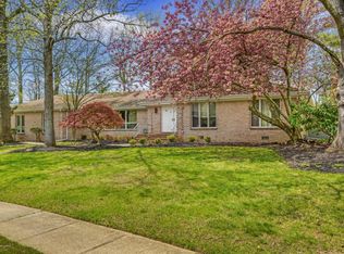 6 Ross Ct, Oakhurst, NJ 07755