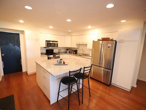 3rd image of 816 Melford Ave #1