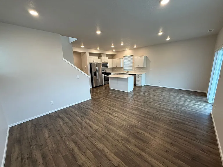 4833 Thyme Ave NE — Photo 4