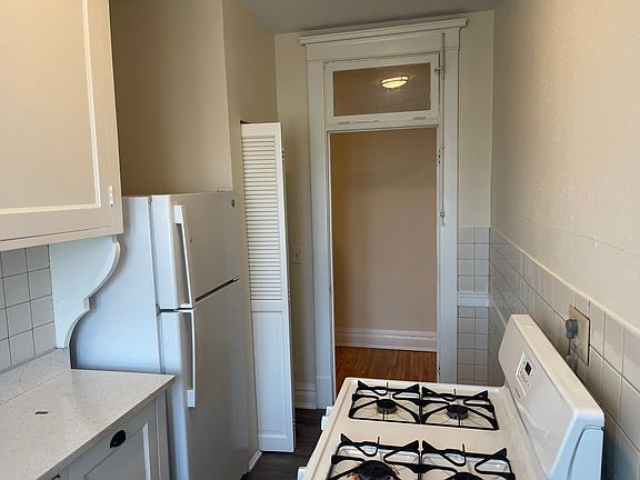 3rd image of 608 Selby Ave