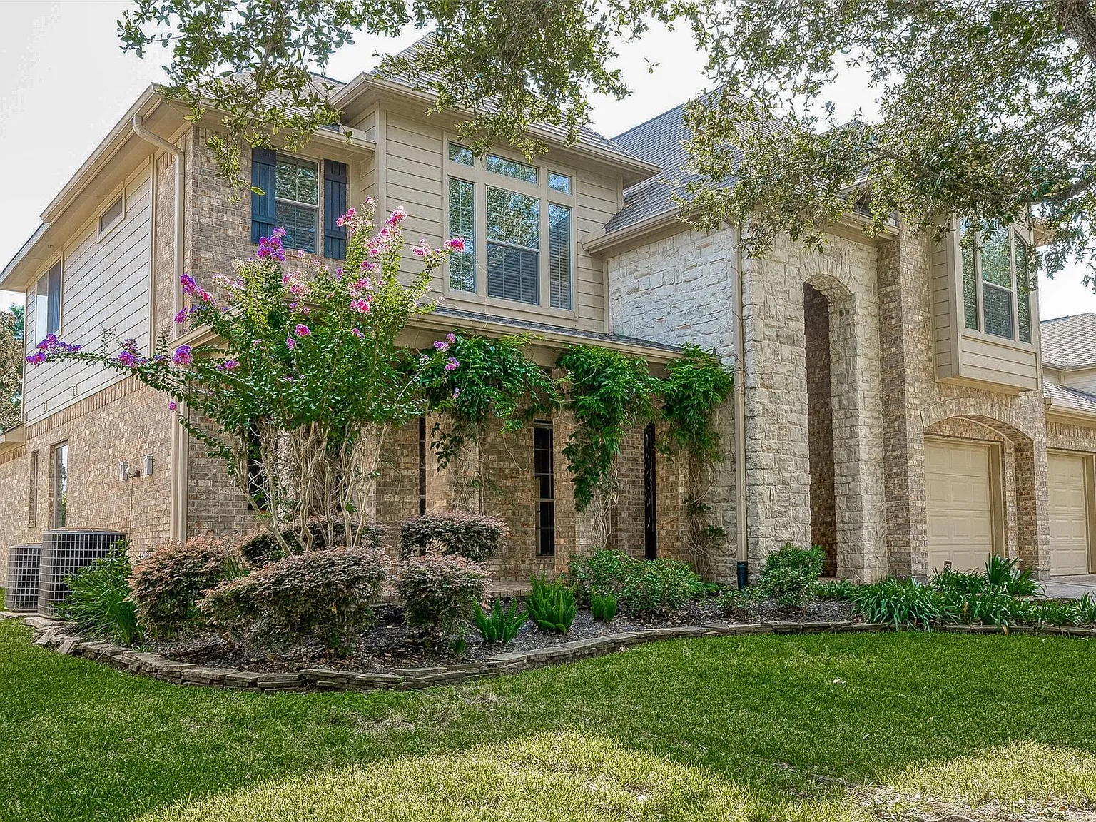 4 bed, 3.5 bath, 3653 sqft, $4,400 — Photo 3