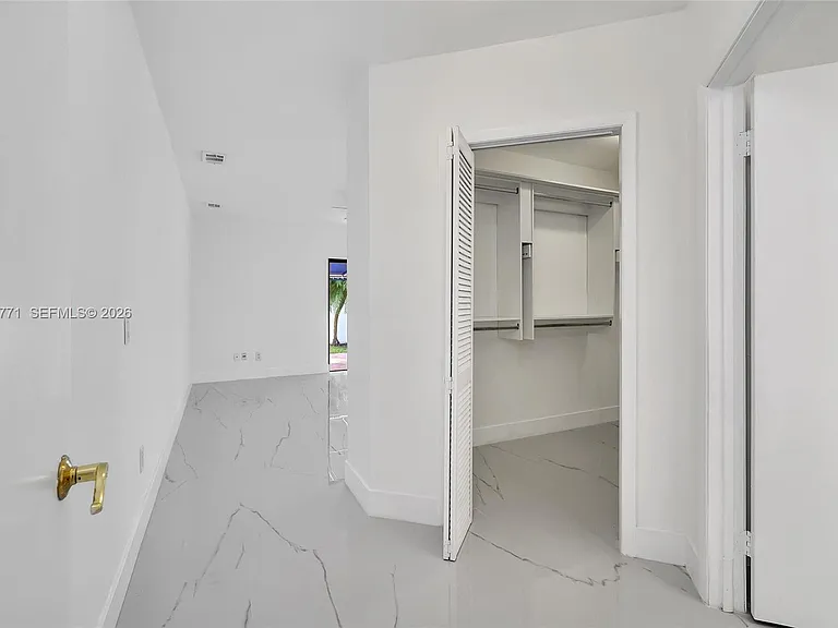 230 Cranwood Dr — Photo 15