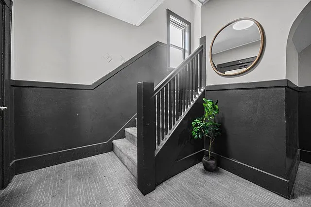 25 Broezel St