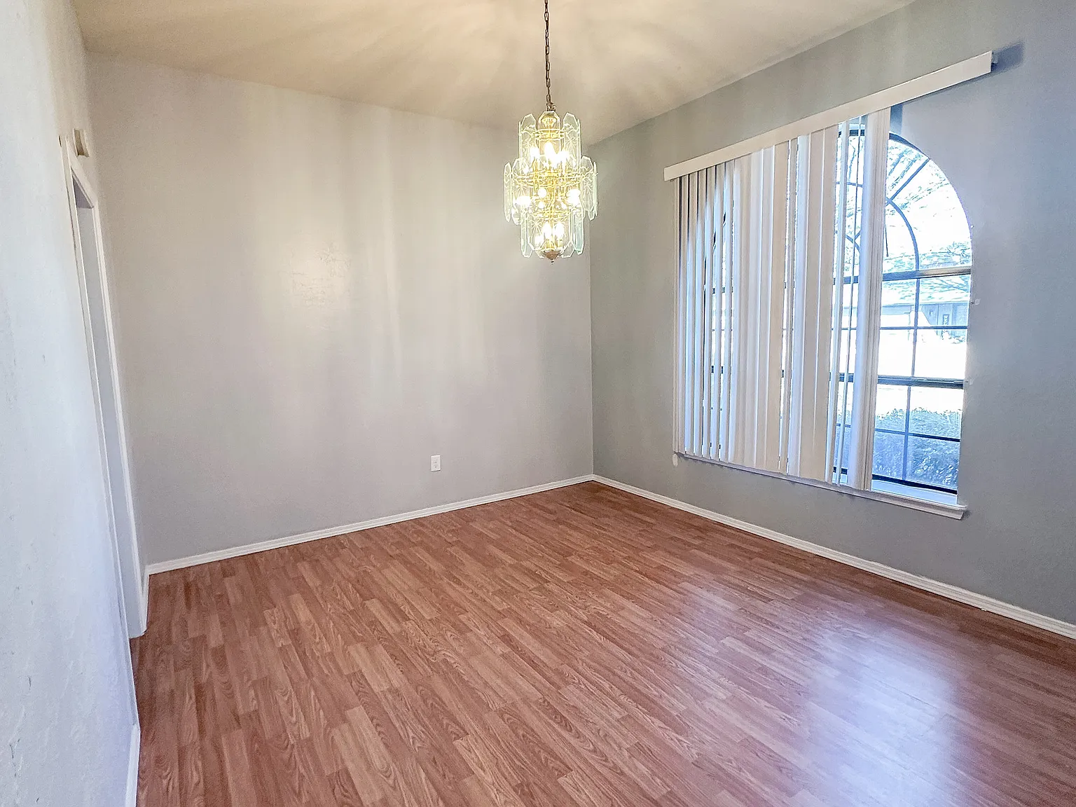 4 bed, 2.5 bath, 2000 sqft, $1,650 — Photo 2