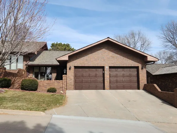 3 Indian Hills Dr, Kearney, NE 68847