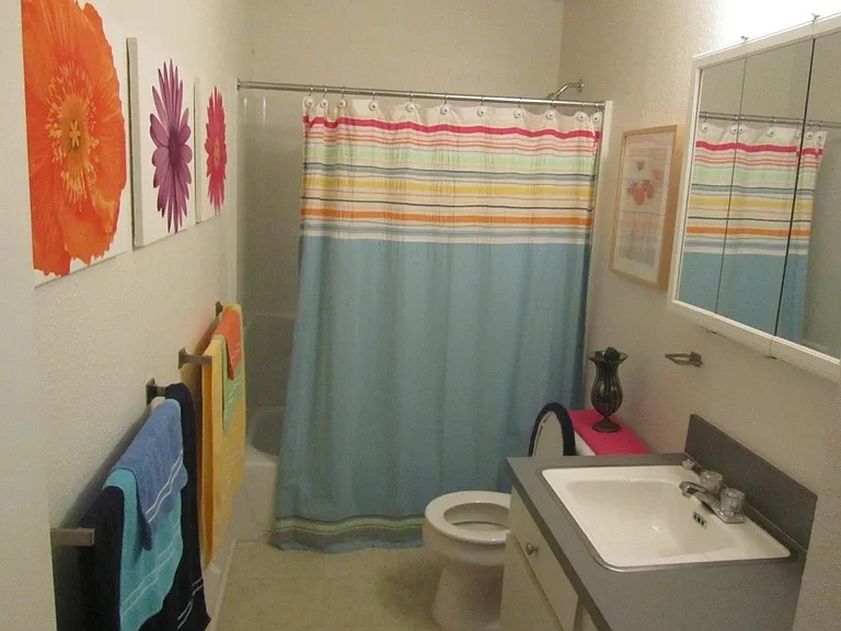 Lions Court Apartments — Photo 15