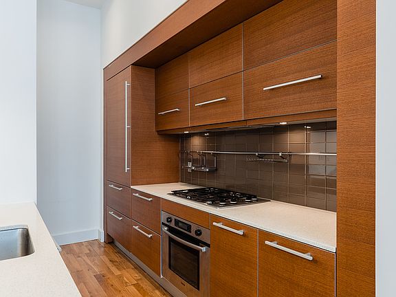 4th image of 360 Furman St APT 901