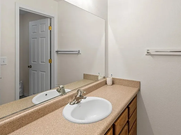825 Forestglen Dr #D — Photo 3