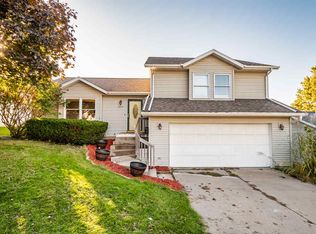 2215 Hickory Ct, Iowa City, IA 52240