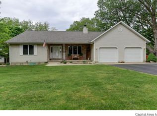 400 W Taylor St, Petersburg, IL 62675