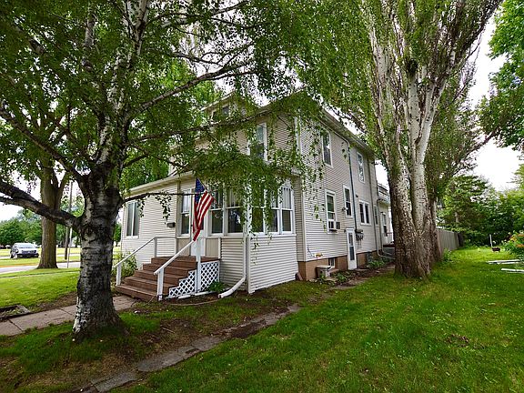 3rd image of 221 10th St S