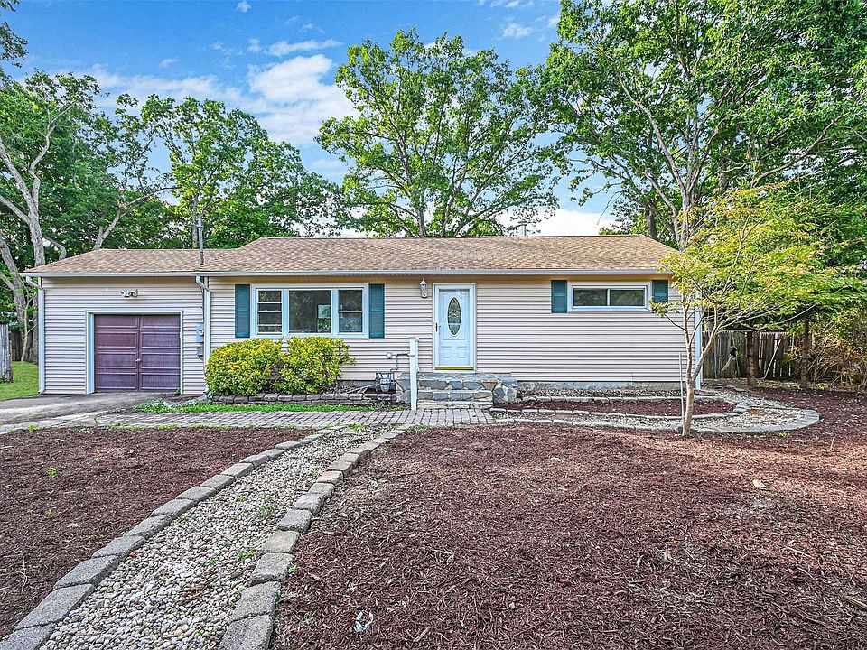 9 Greencrest Street, Lake Grove, NY 11755 Zillow