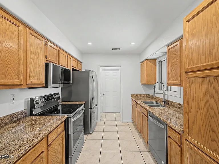 3613 S Kenneth Pl — Photo 7