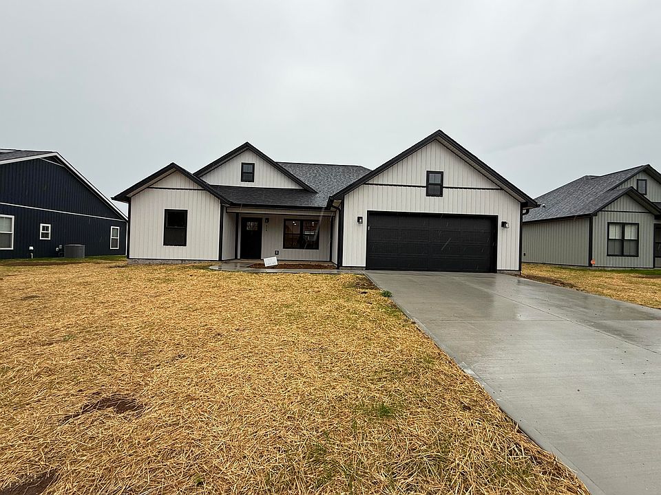 1st image of 414 Pinehurst Way