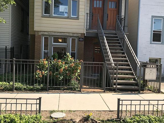 4th image of 2545 W Homer St #1