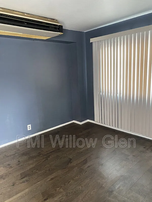Building Photo - 702 Vine St #6