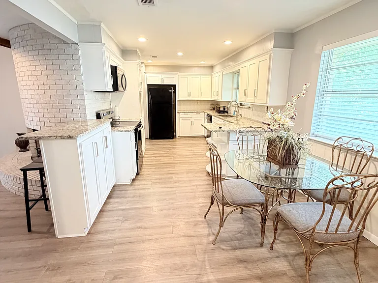 Lynnwood Dr — Photo 18