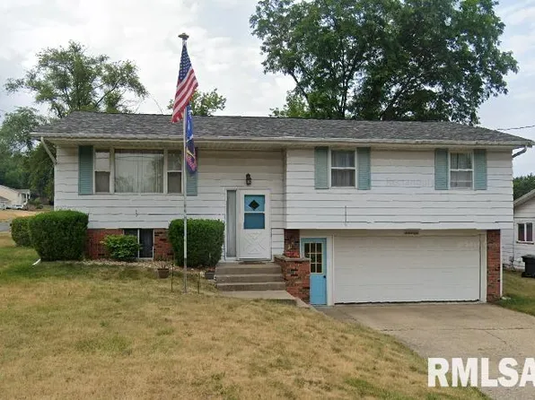 2110 Willow St, Pekin, IL 61554