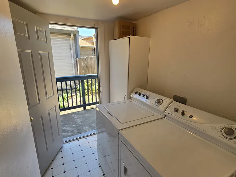 3139 Harrison St — Photo 26