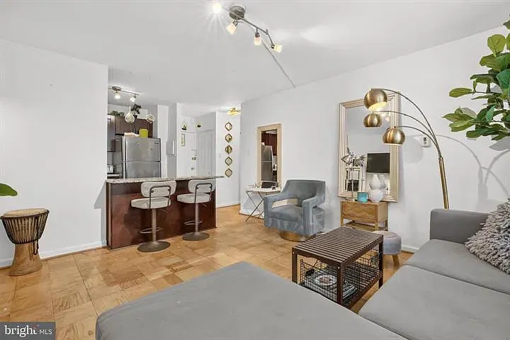 1 bed, 534 sqft, $2,995 — Photo 2