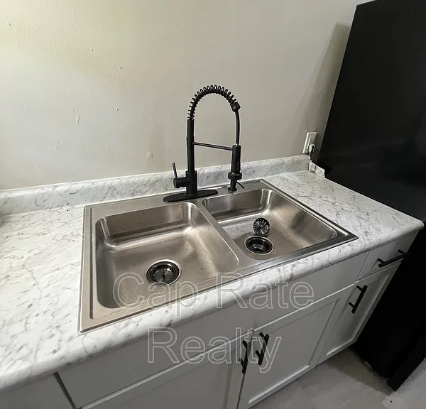 59 N Waverly St — Photo 10