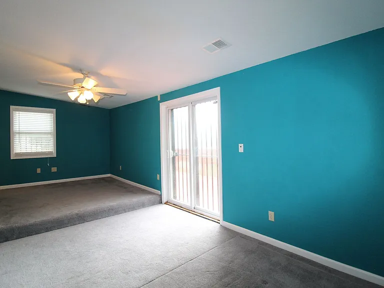 3215 Charlotte St — Photo 25