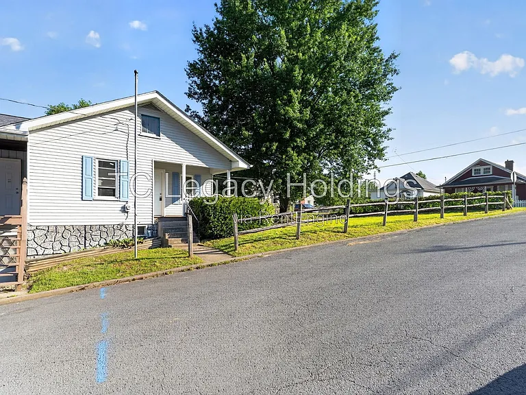 200 Reeves Ave — Photo 6