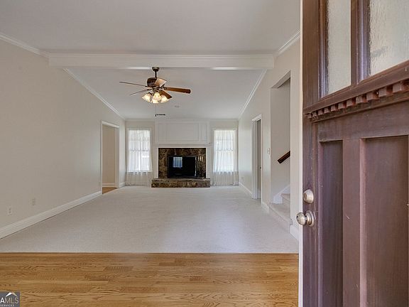 4th image of 875 Windsor Trl