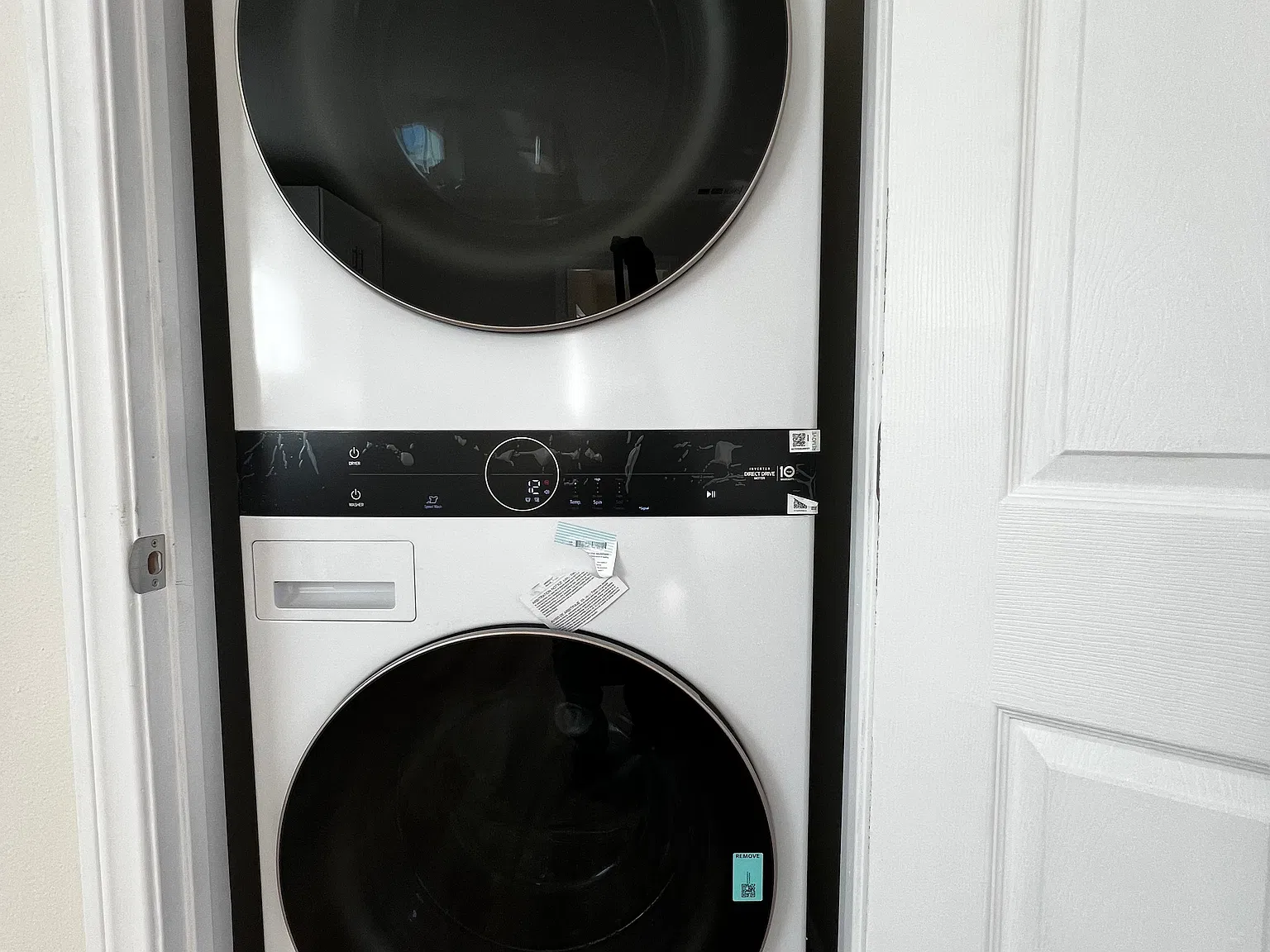 2 bed, 900 sqft, $3,300 — Photo 2