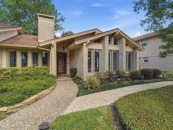 3rd image of 611 Forest Lake Dr